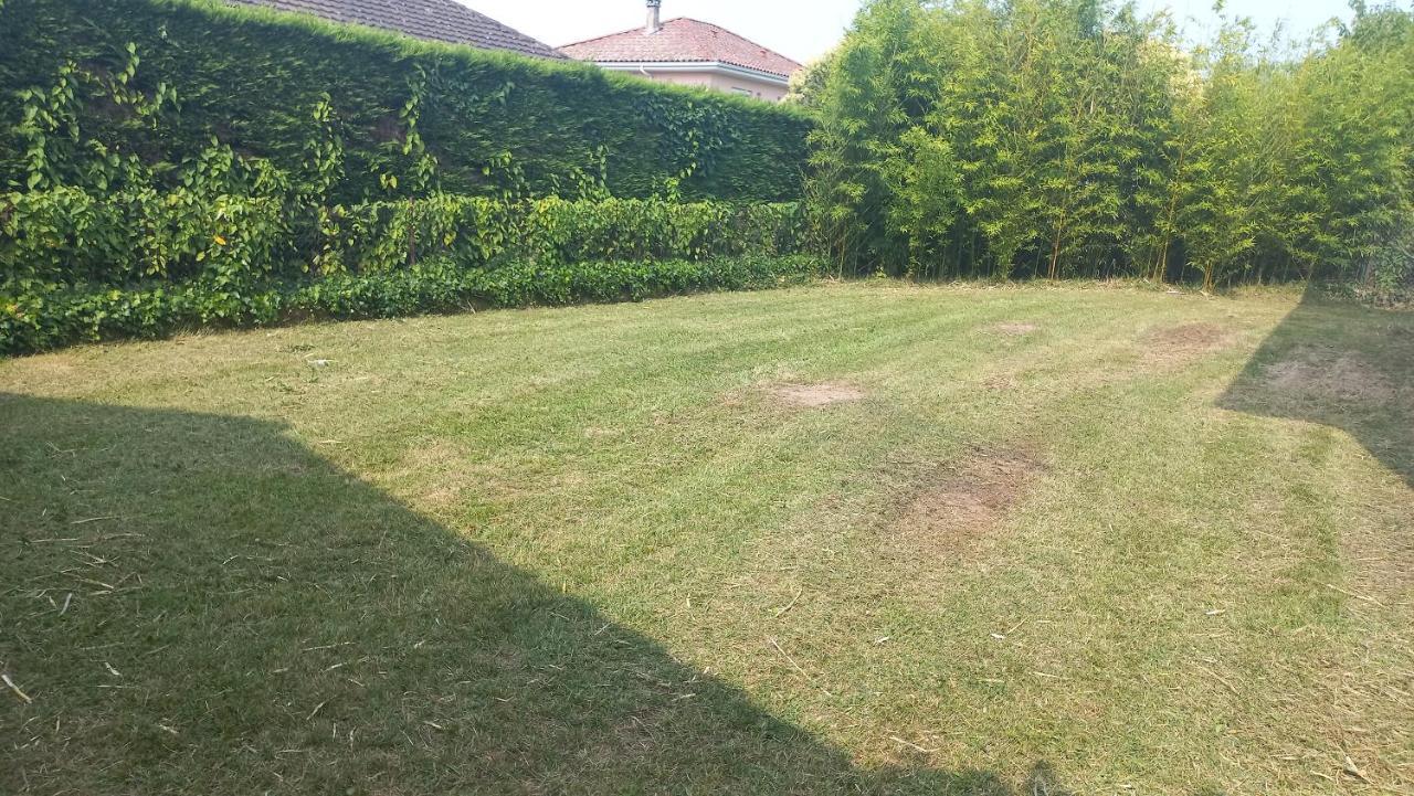 Maison Spacieuse Avec Un Terrain Casseneuil Bagian luar foto